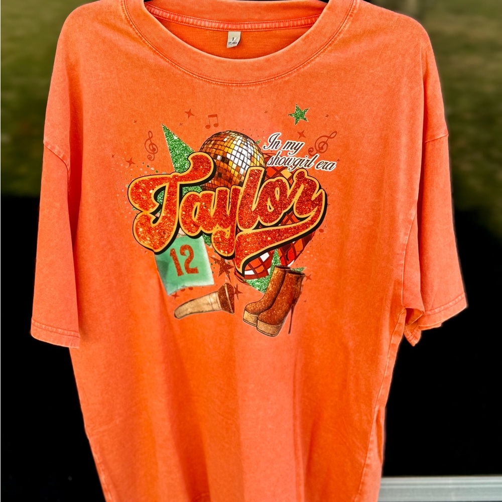 Taylor Graphic woman’s Tee - Orange